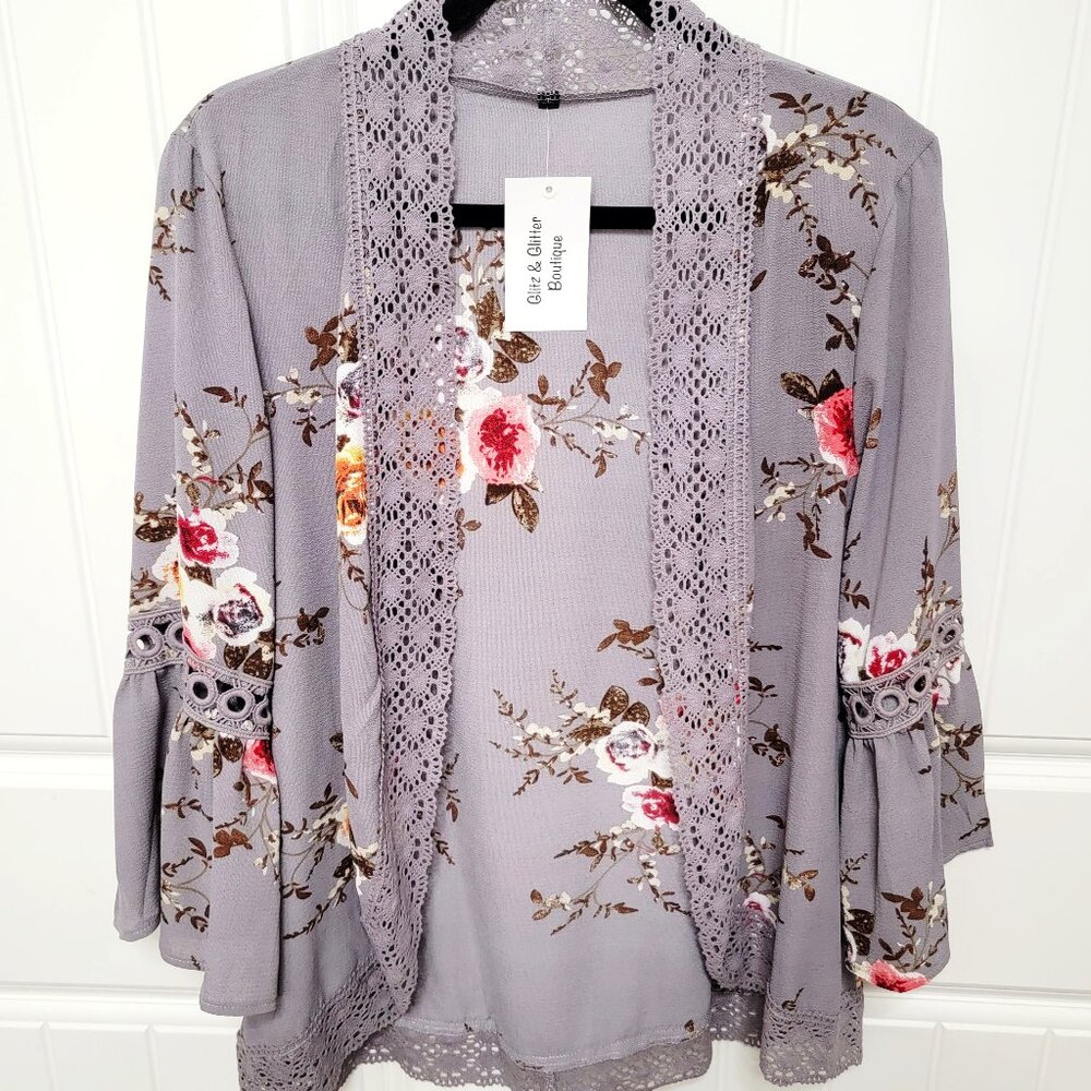 NWT Womens Size Large Kimono Cardigan Gray Floral Bell Sleeves Crochet Trim